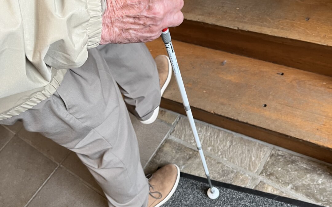 Begehung der evangelischen Kirche in Wiehl mit der AG Barriere-Check